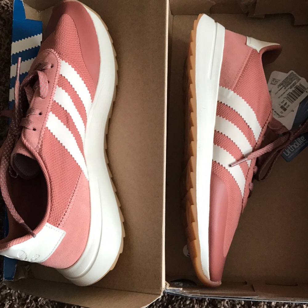 Size 9 Brand new Adidas Ashback Raw pink sneakers